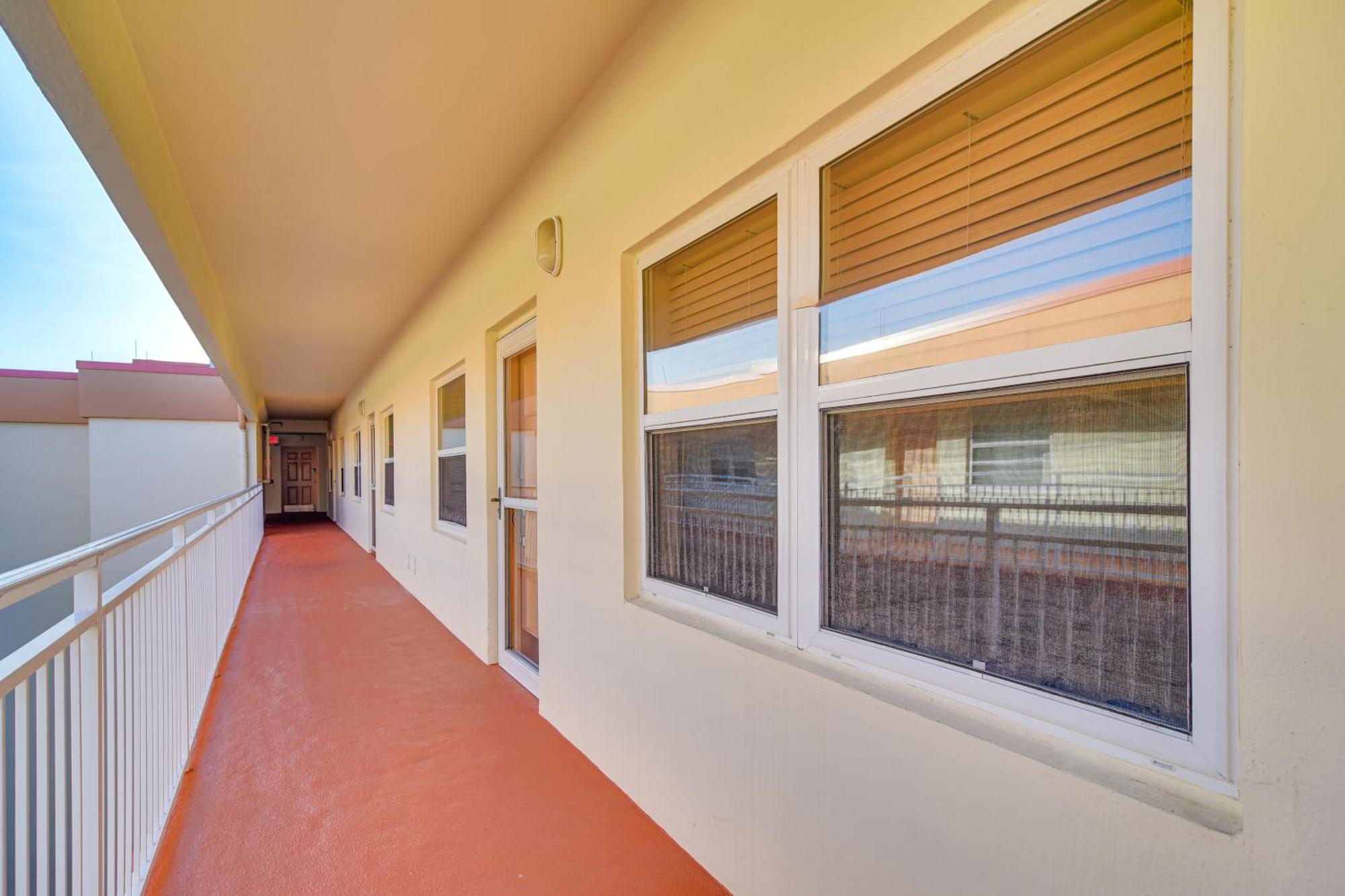 Waterfront Condo With Patio And Pool On Madeira Beach! St. Pete Beach Exterior photo