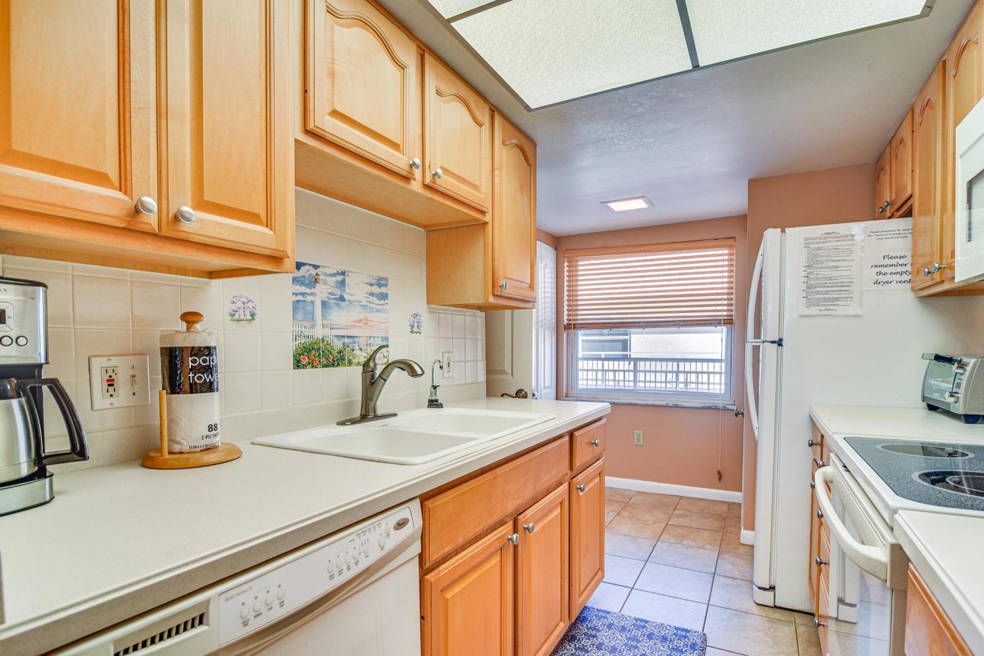 Waterfront Condo With Patio And Pool On Madeira Beach! St. Pete Beach Exterior photo