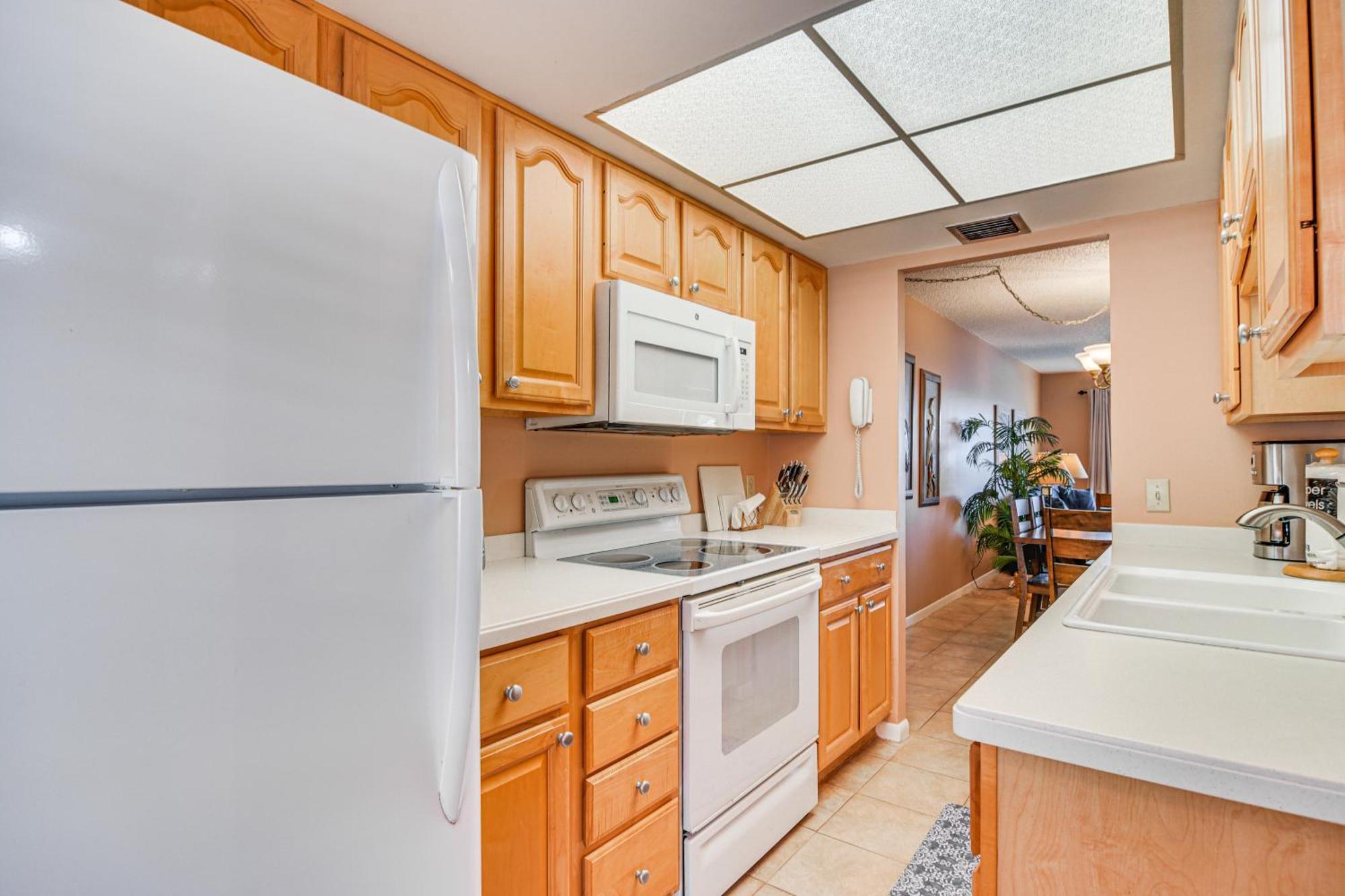 Waterfront Condo With Patio And Pool On Madeira Beach! St. Pete Beach Exterior photo